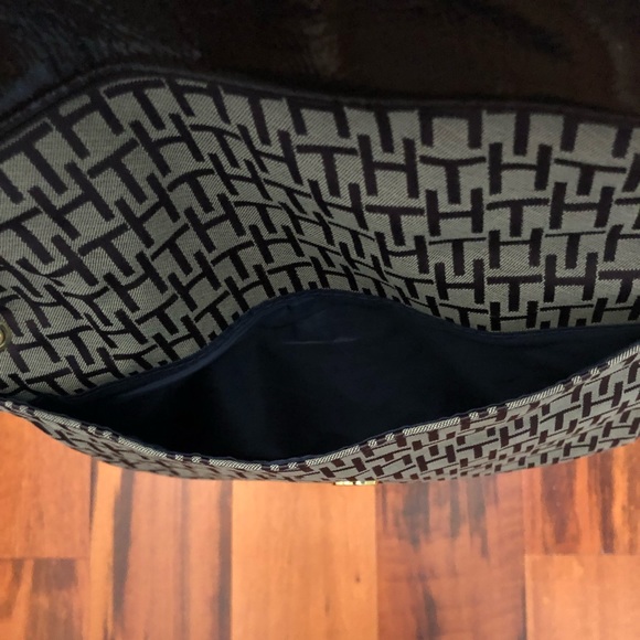 Tommy Hilfiger purse - Picture 4 of 5